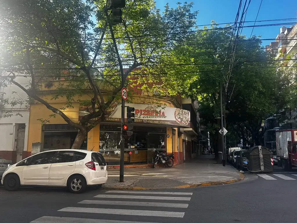 TERRENO EN VENTA. NUÑEZEXCELENTE UBICACION EN ESQUINA LOTE PROPIO LOCAL PIZZERIA TRABAJANDO