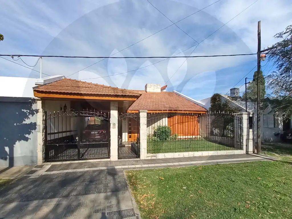 CASA EN VENTA - TOLOSA-LA PLATA- 522-10-11 - DANIEL JAKUS PROPIEDADES