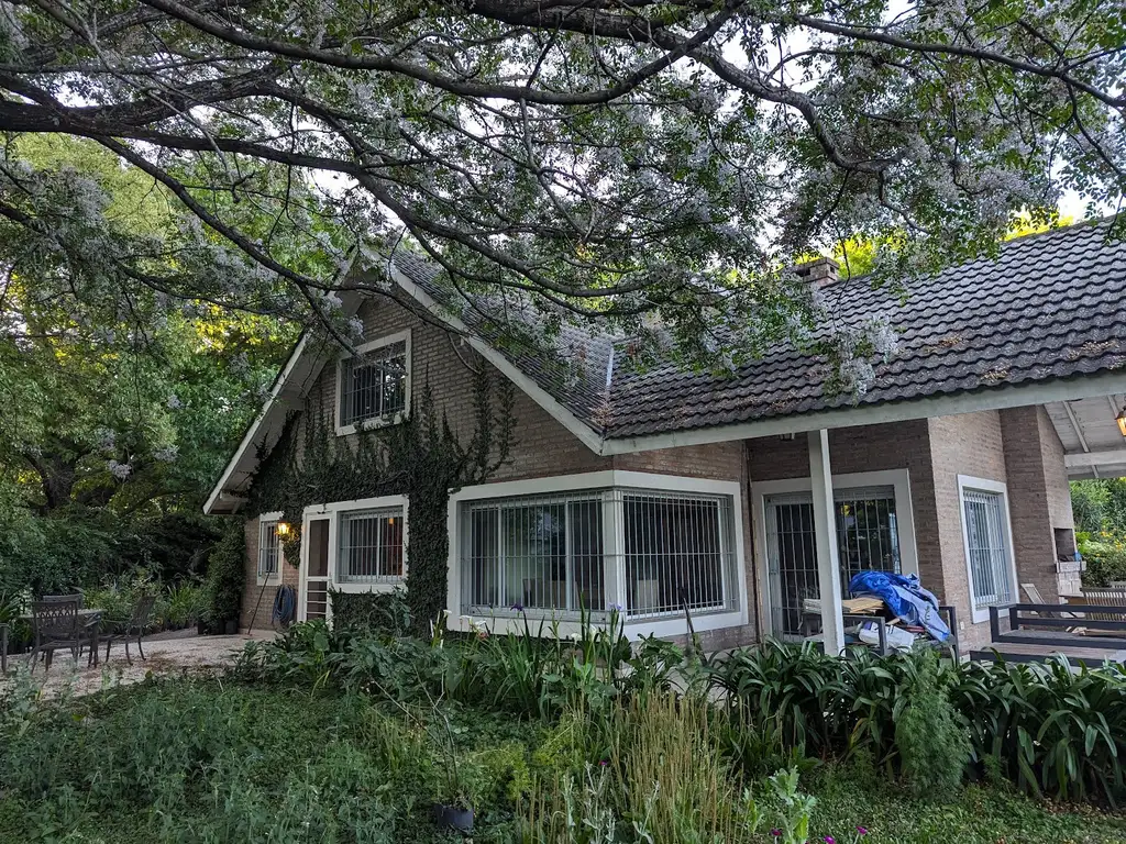 Casa Familiar en Barrio Las Veletas Bella Vista