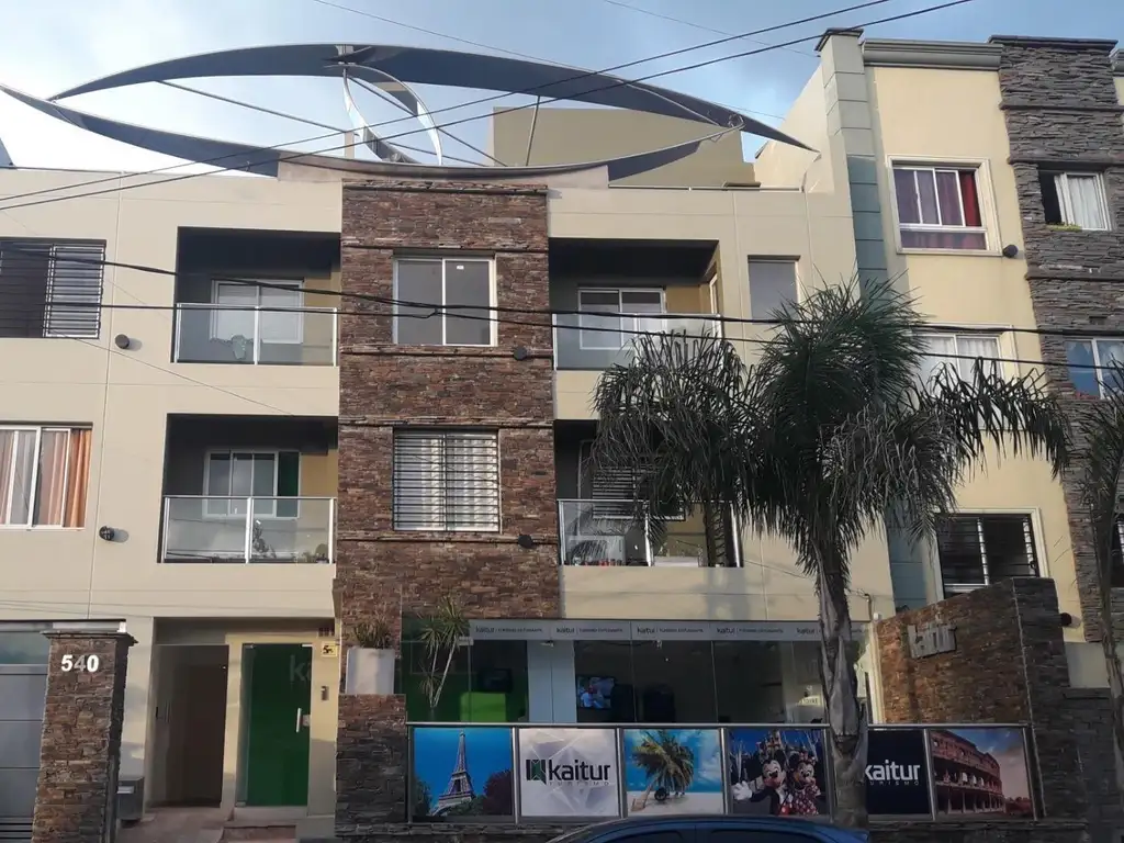 LOCAL COMERCIAL AL FRENTE DE 39 M2 CON 2 BAÑOS Y PATIO DESCU