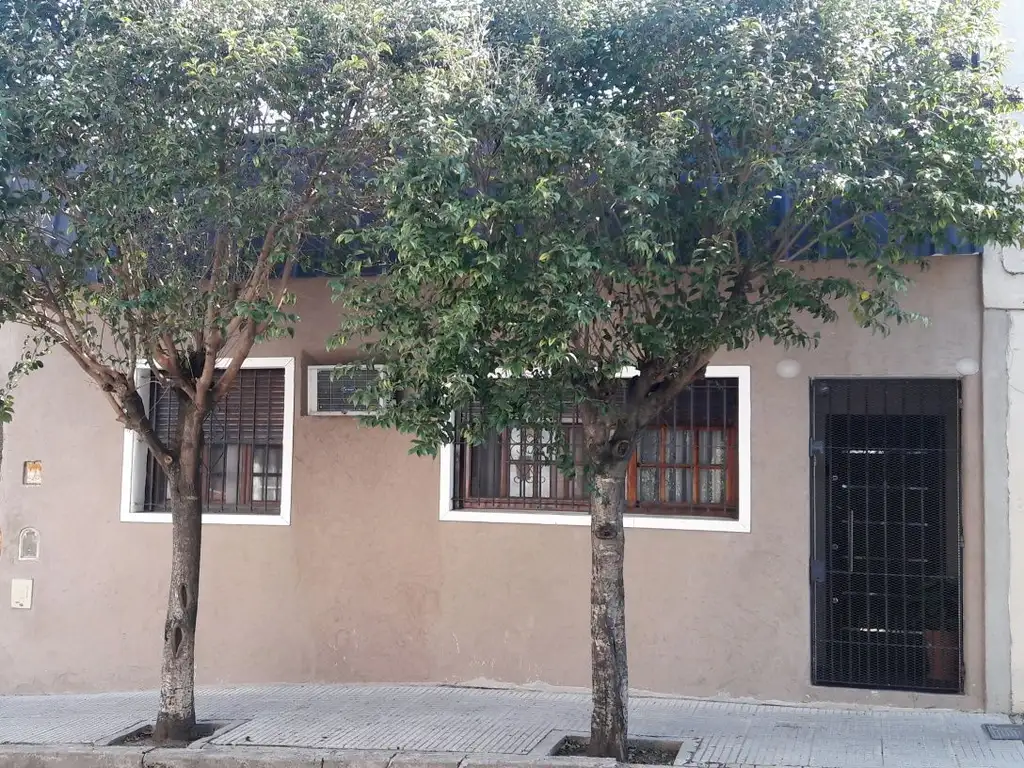 La Trilla 2300 Pque Chacabuco/Pompeya casa  6amb u$198.000.