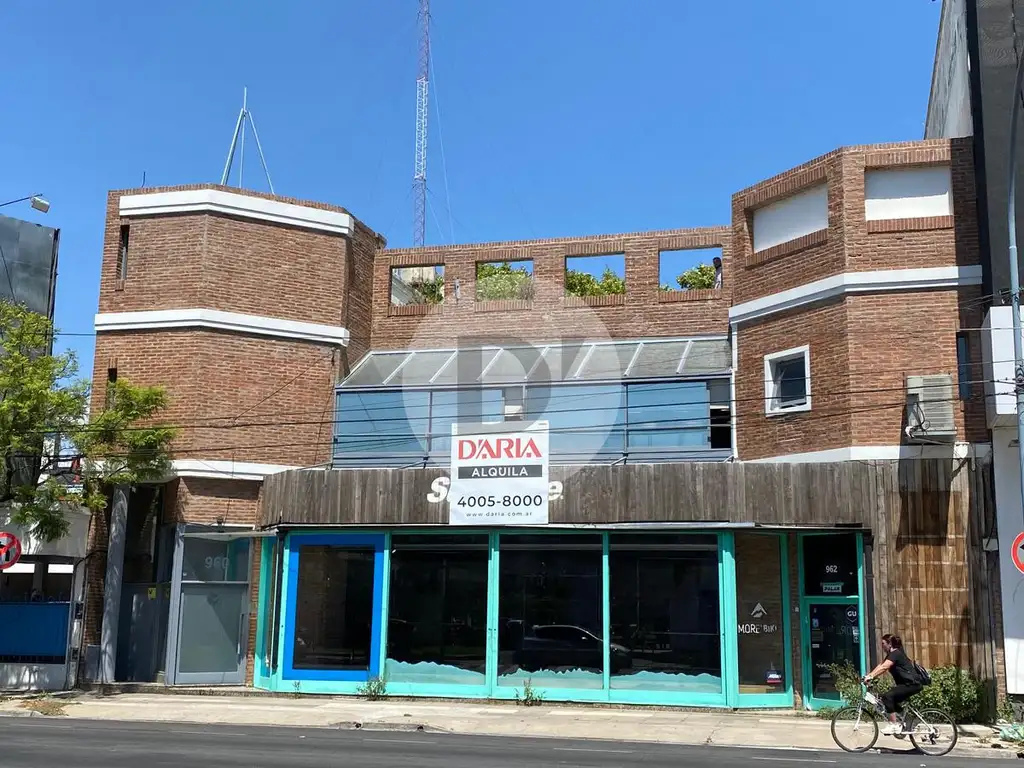 Oficina en 1er piso en alquiler sobre Avenida Libertador en Vicente López