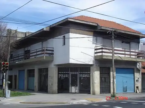 Venta en Block, 3 Locales unificables mas Vivienda