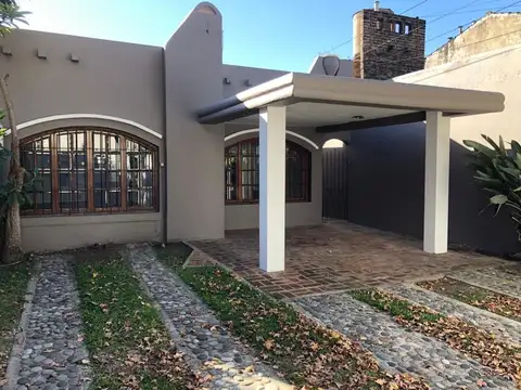 CASA DE 5 AMBIENTES MUY AMPLIOS Y BUENA UBICACION - Foto 0