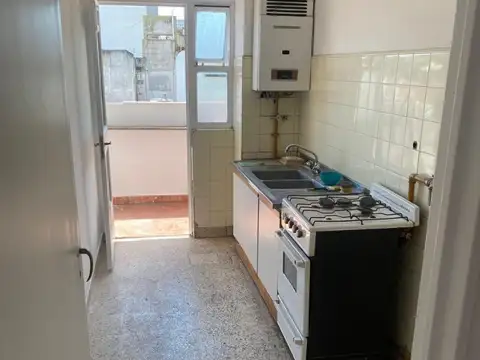 DEPARTAMENTO 2 AMB  45 M2  EXTERNO  BALCON LAVADERO .  BAÑO COMPLETO