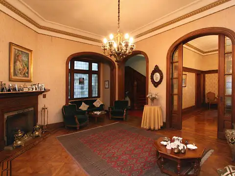 Casa en Alquiler - 8 ambientes - $ 2.060.000