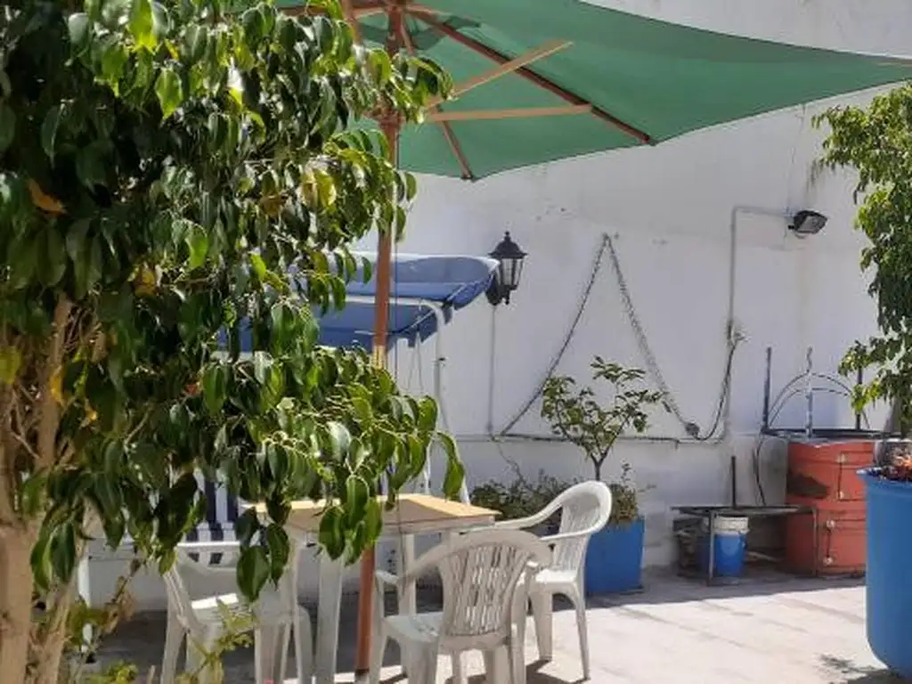 Muy buena casa con cochera ,patio y terraza