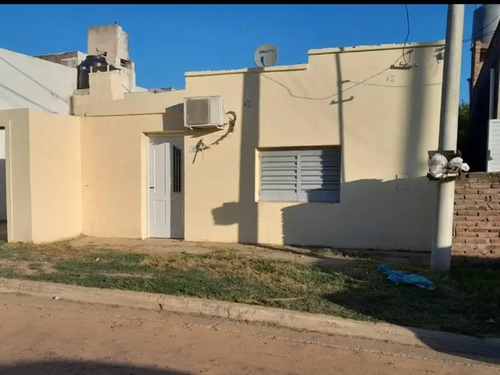 Casa a refaccionar. Lote 325 m². Gchu.