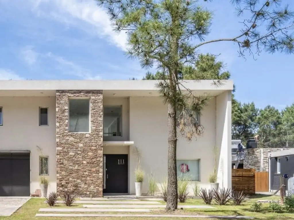 CASA EN ALQUILER VACACIONAL  EN EL BARRIO LA HERRADURA PINAMAR