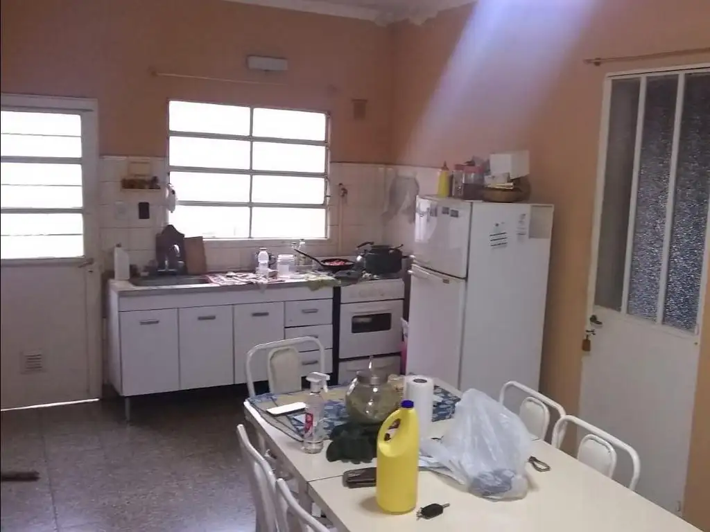 VENTA DE CASA  CÉNTRICA DE 2 DORMITORIOS