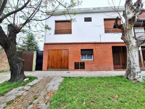 VENTA CASA, GARAJE, 5 AMBIENTES. TEMPERLEY