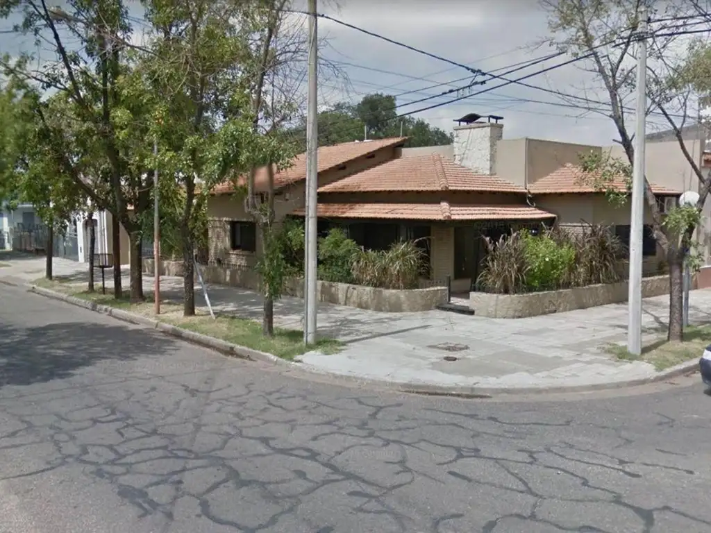 Casa 3 dormitorios. | Pte. Uriburu al 300