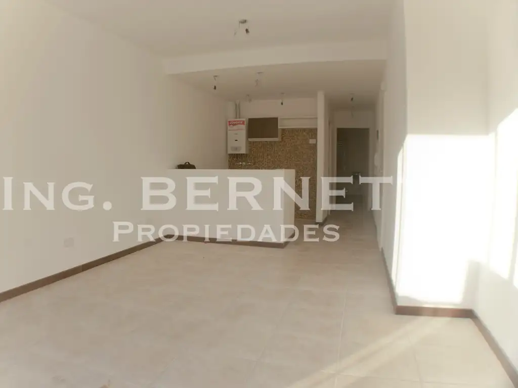 Excelente Departamento 2 ambientes al frente con balcón  - Exc. Ubicación -