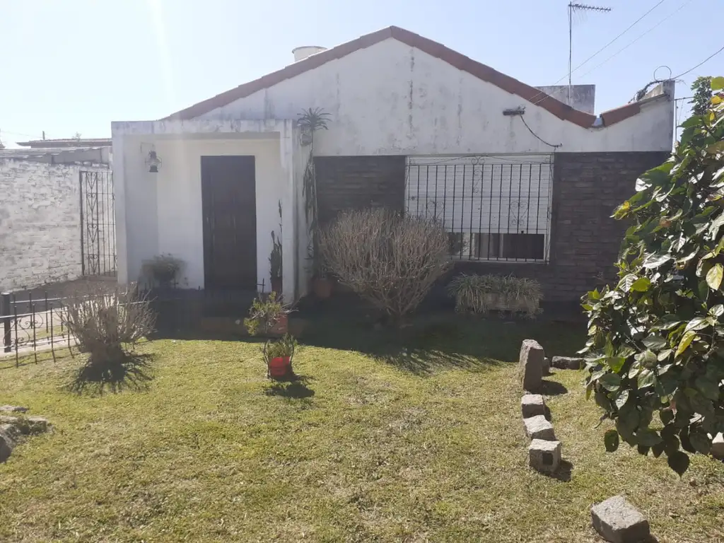 CASA SOBRE LOTE PROPIO EN WILDE