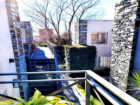 Departamento 1 dormitorio, 1er piso, balcón. En complejo "Los Sauces" con bajas expensas! - Foto 0