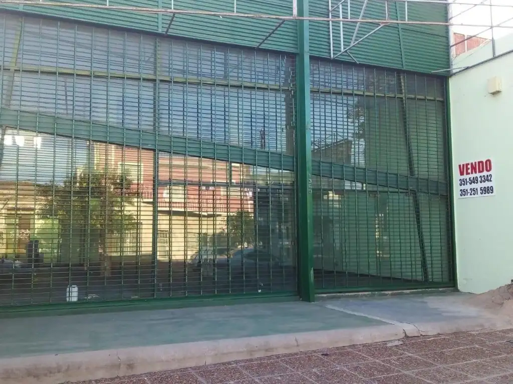 Local Comercial Calle Esquiú. 220m2