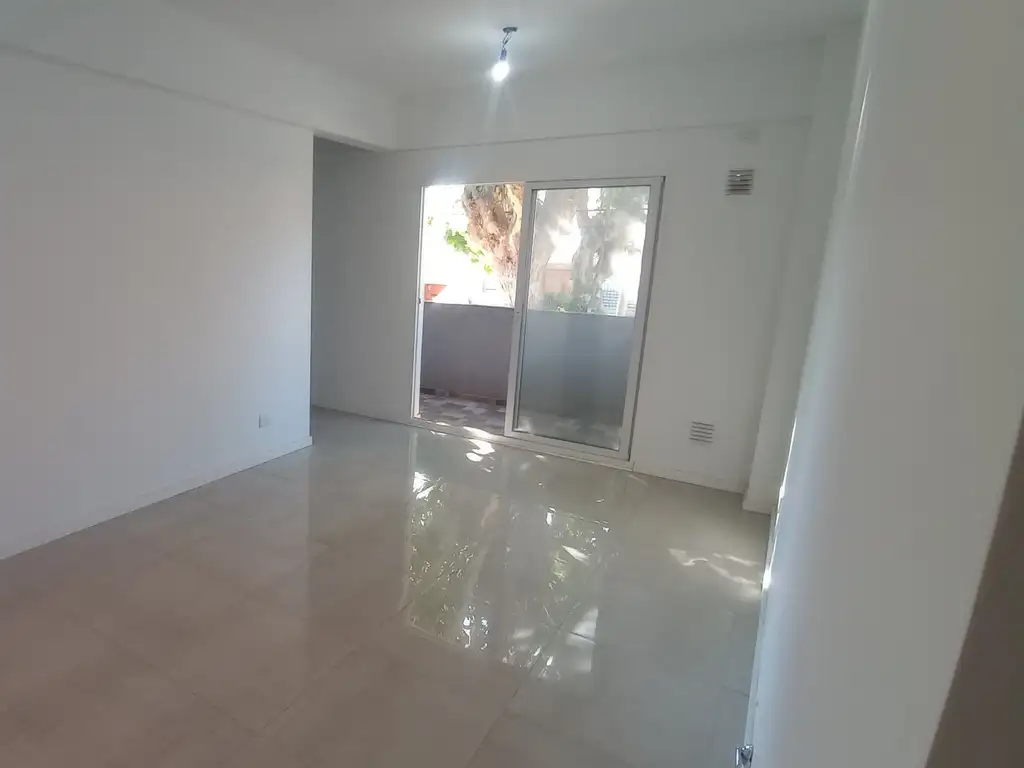 Tipo casa 4 ambientes con balcon y terraza a estrenar