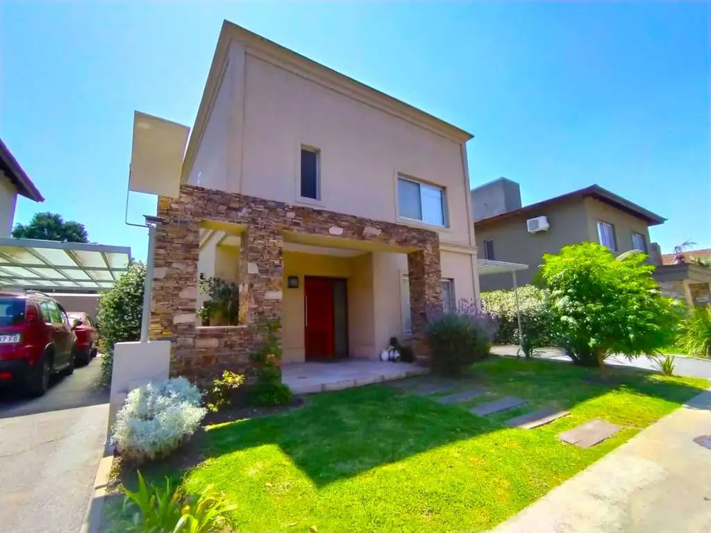 Hermosa Casa en Condominio Cerrado