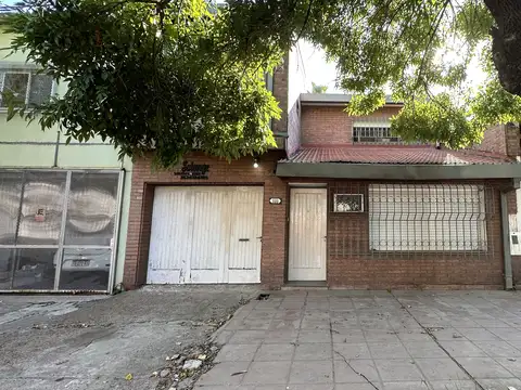 VENTA | Casa de 4D con Patio | Ideal Inversión