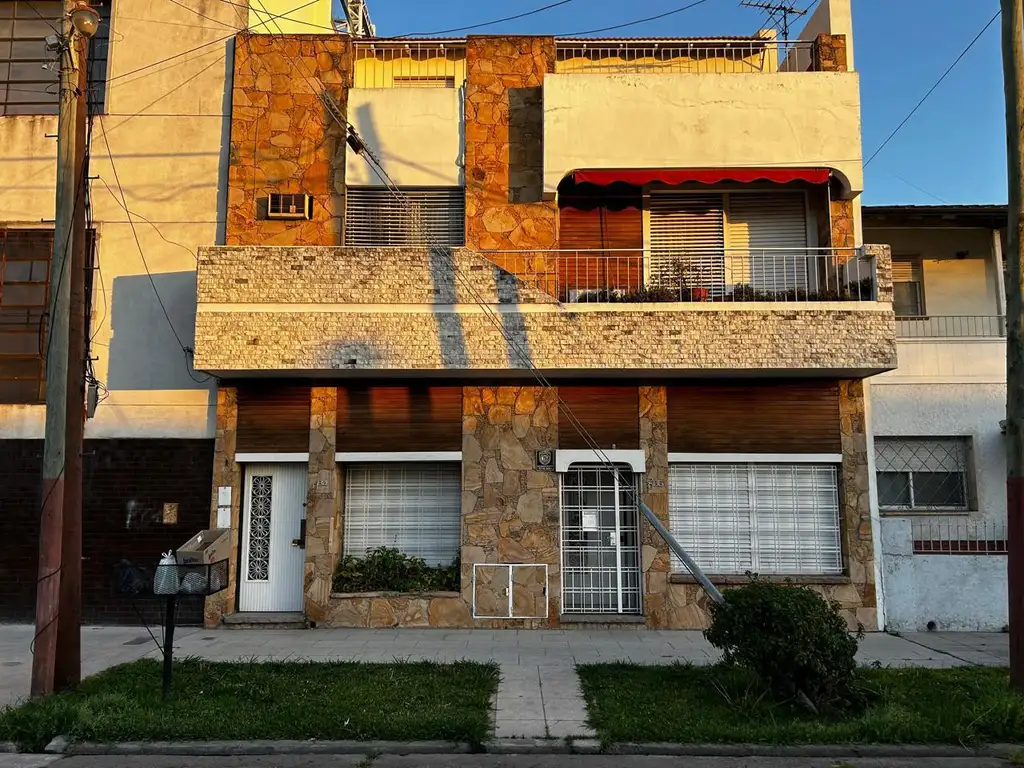 Casa en  Lanus - venta - alquiler