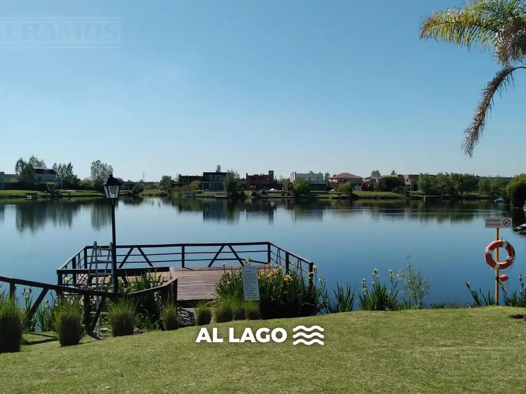 Lote a la laguna en venta en San Francisco.