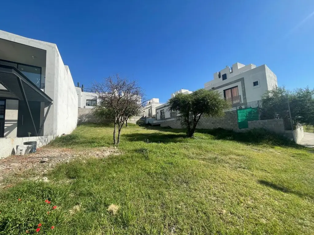 Lote en Costas de Manantiales Apto Cuatro Unidades