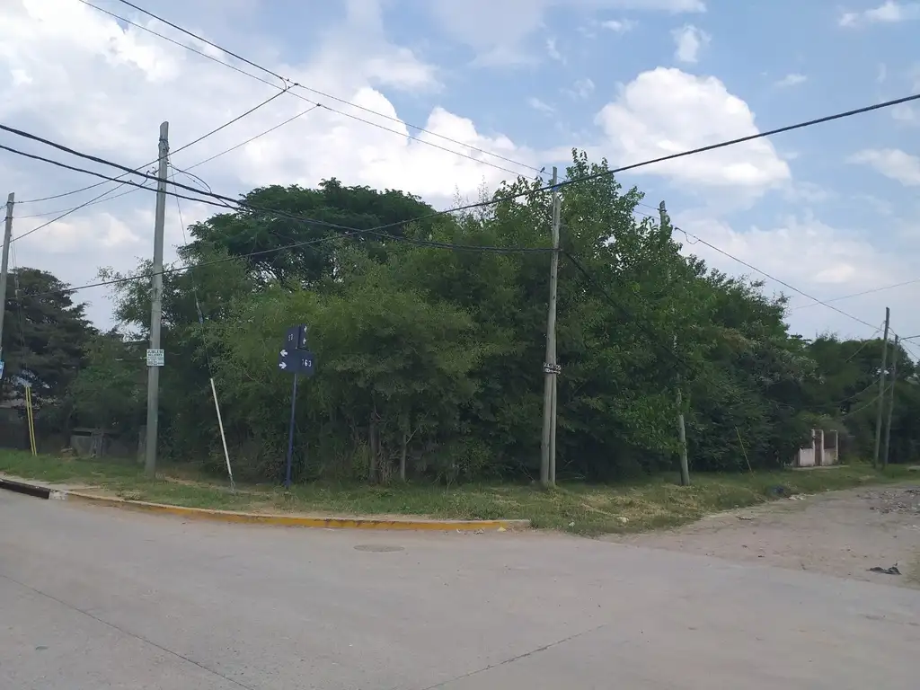 CASA A RECICLAR EN ESQUINA SOBRE DOS LOTES UNIFICADOS