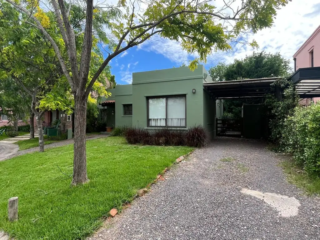 Casa en venta en El Atardecer Con vista al club de campo Hacoaj