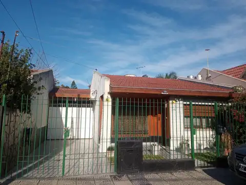 CASA EN LOTE PROPIO DE 10 X 30M