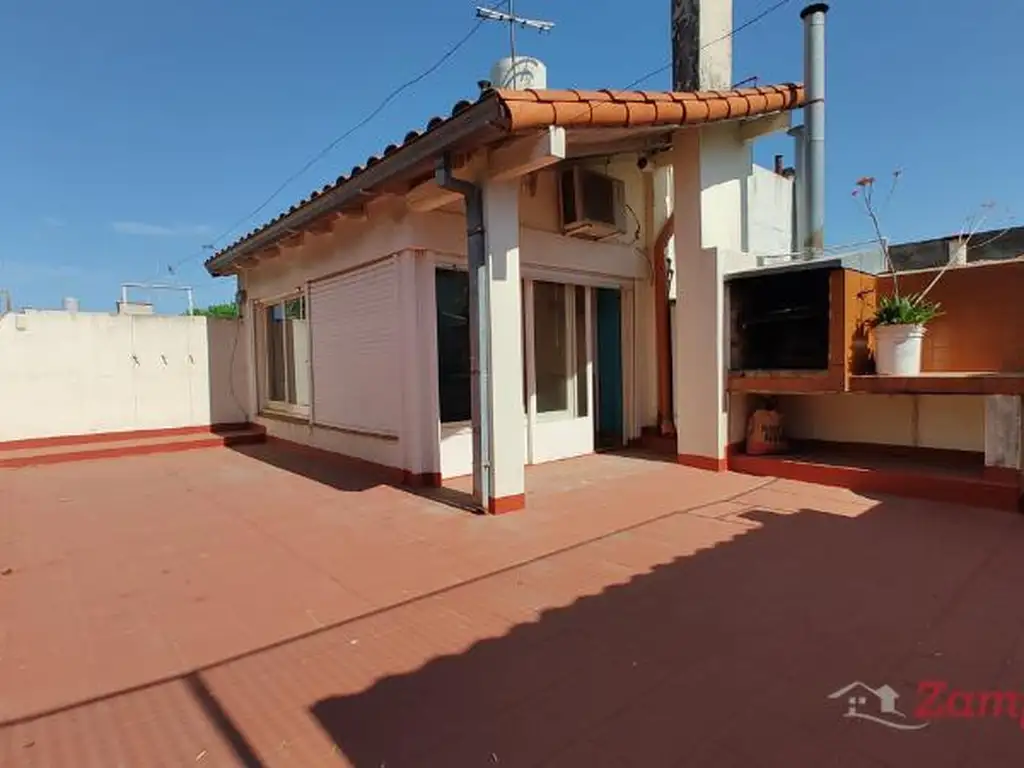 Venta PH 4 ambientes con terraza en Monte Castro