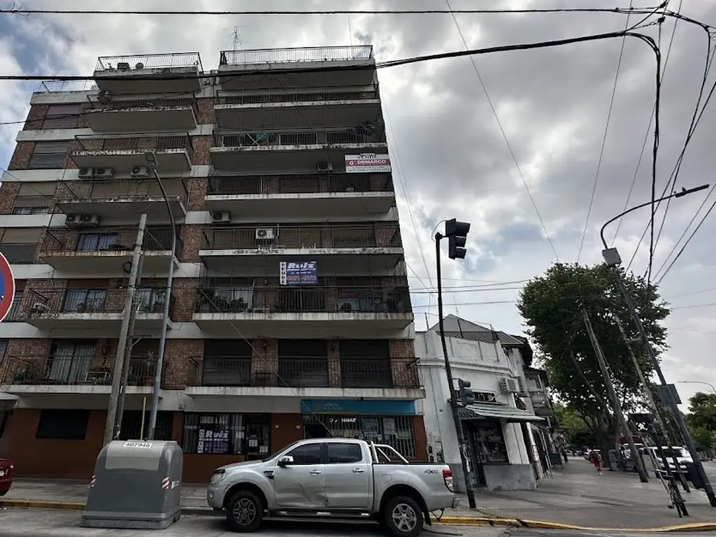 3 AMBIENTES AL FRENTE CON BALCON