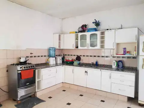 CASA 3 AMBIENTES EN VENTA LONGCHAMPS CON LOCALES - Foto 0