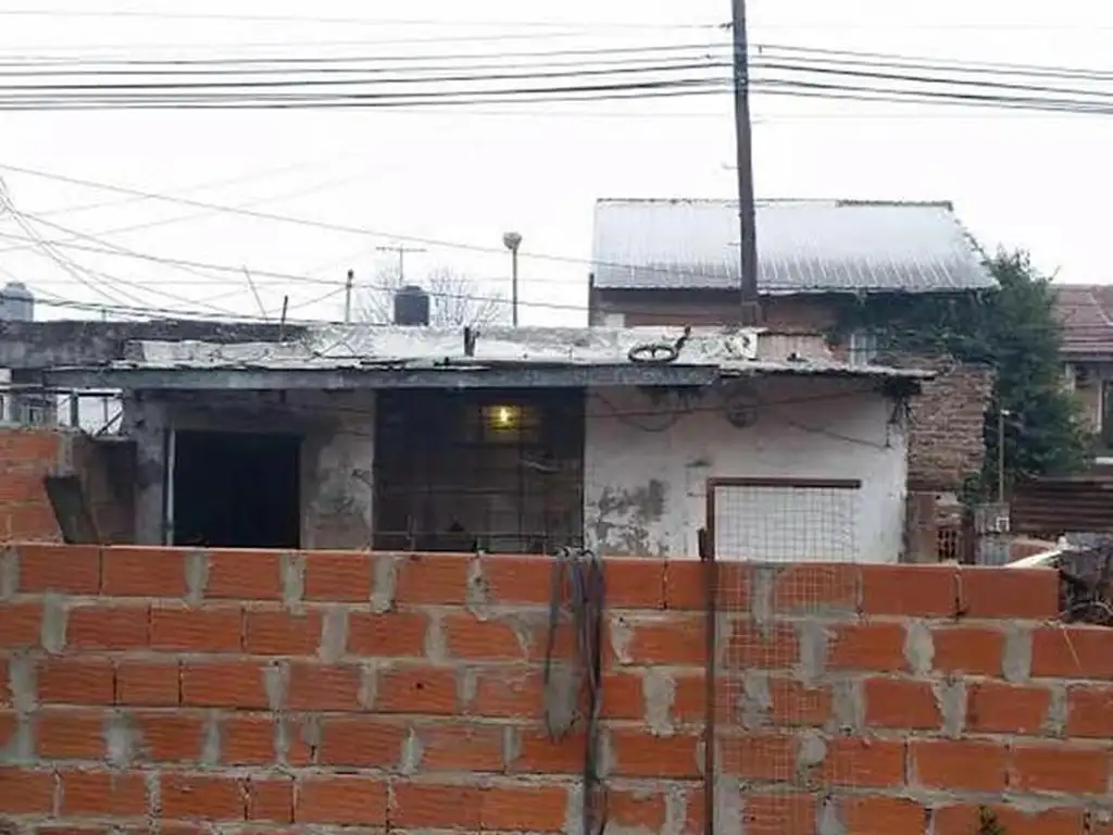 Casa a demoler con lote de 8 x 17