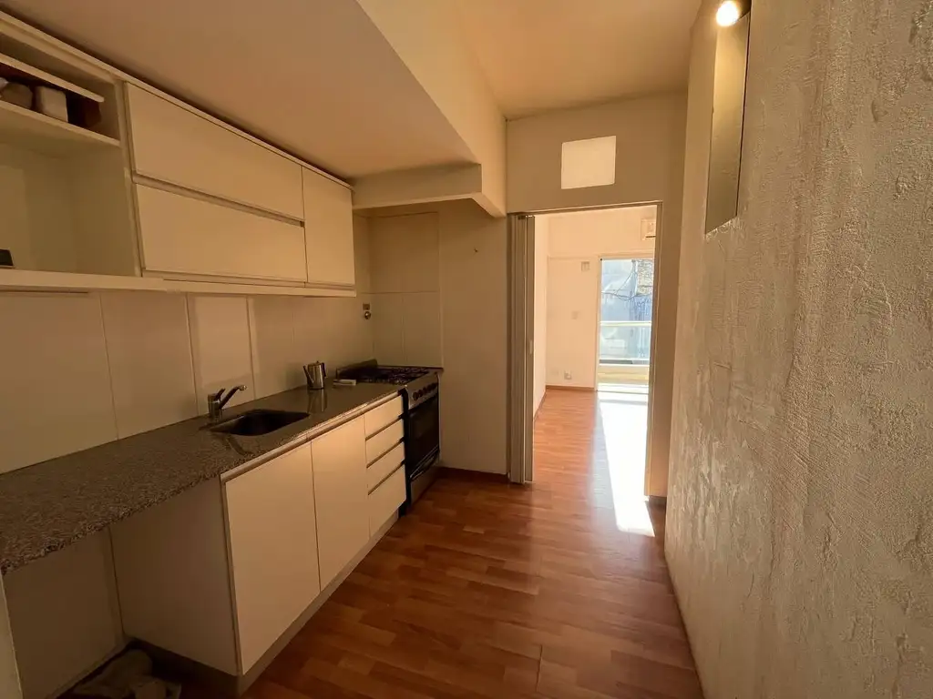 Venta departamento 2 amb con cochera en Alsina y Av. Maipú, Florida Este