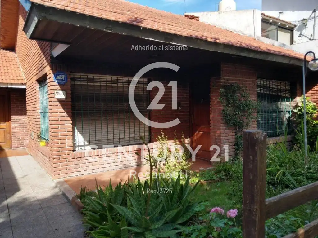 Venta de Casa 4 AMB a RECICLAR en San Carlos, Mar del Plata