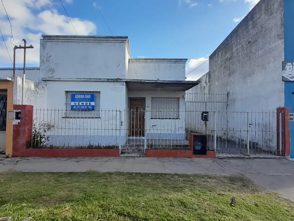 Casa en venta de 2 dormitorios con departamento en La Plata