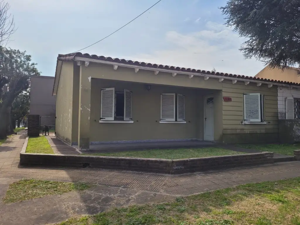 CASA 4 AMBIENTES EN VENTA EN QUILMES OESTE.