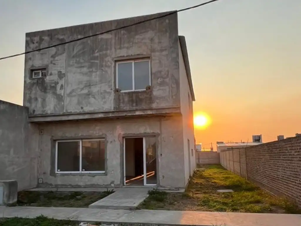 CASA A ESTRENAR, CON DETALLES A PERSONALIZAR