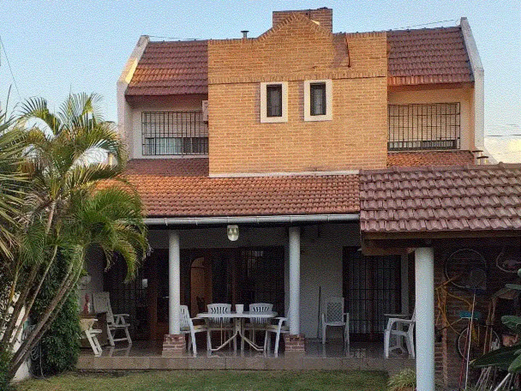 HERMOSO CHALET  HAEDO 5 AMB. - EXCELENTE UBICACION - IMPECABLE ESTADO -