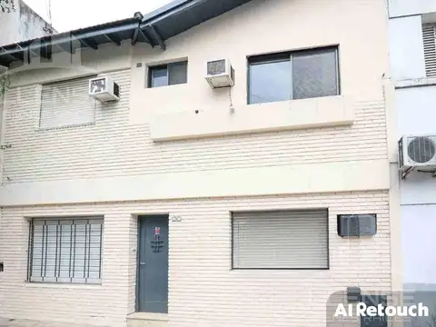 Casa 5 ambientes reciclada a nueva en venta - Quilmes Centro.