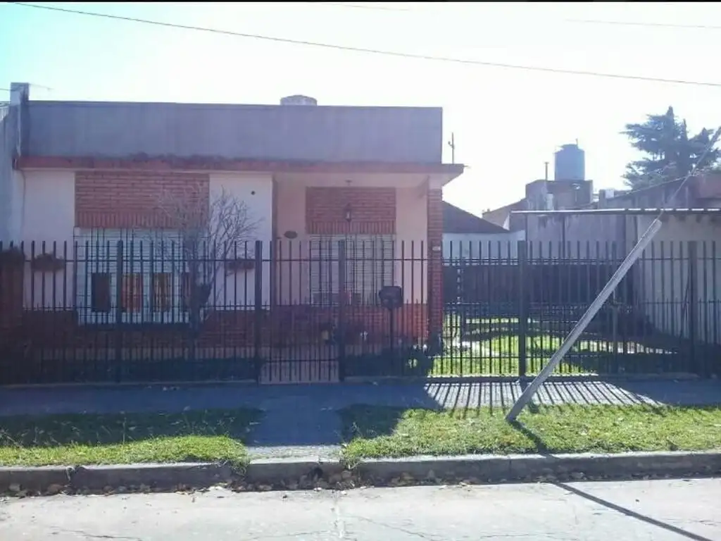 CASA AMERICANA DE 3 AMBIENTES EN VENTA - PALOMAR