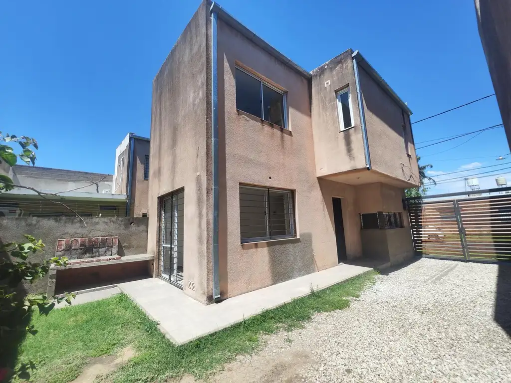 Venta Casa Duplex 2 Dormitorios Jardín Apto crédito