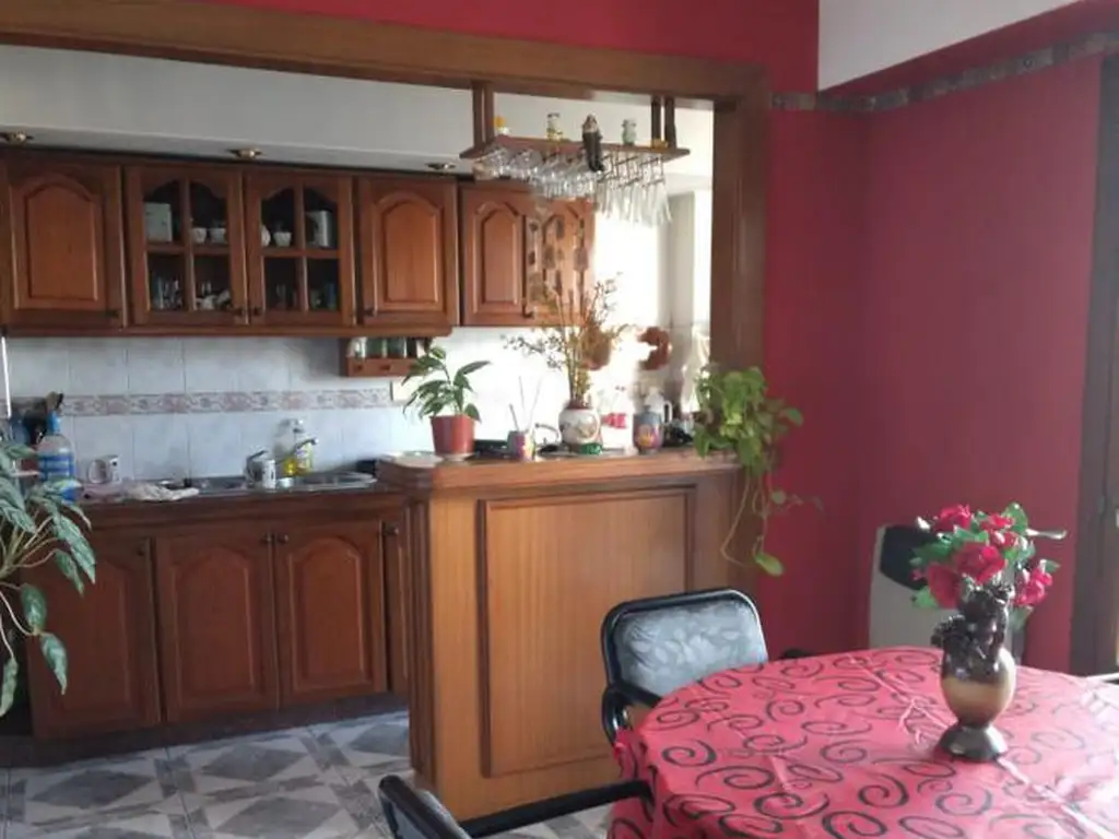 CASA EN VENTA DE 3 AMBIENTES CON LOCAL Y GALPON EN WILDE