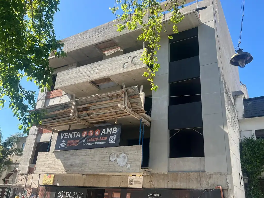 Venta depto 4 ambientes en construcción con Jardín