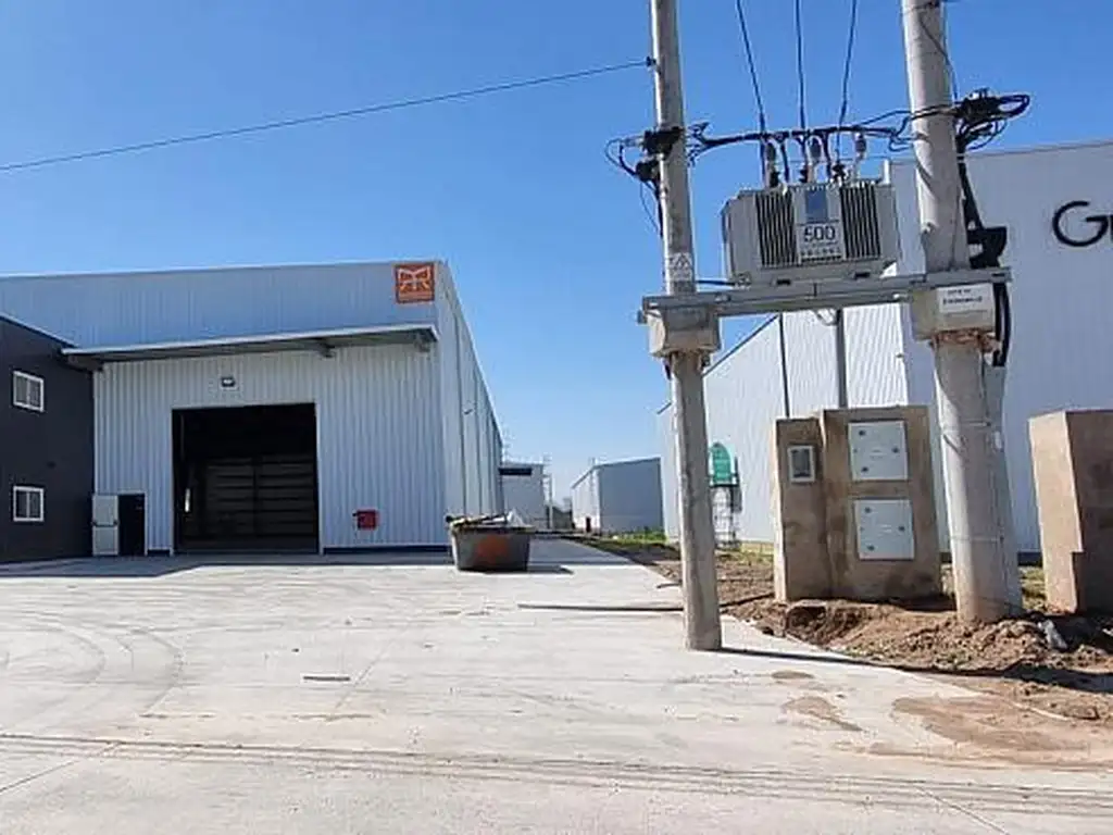 deposito a estrenar en Pque industrial con excelente ubicacion Rta 24 y 25, sist antincendio por hid