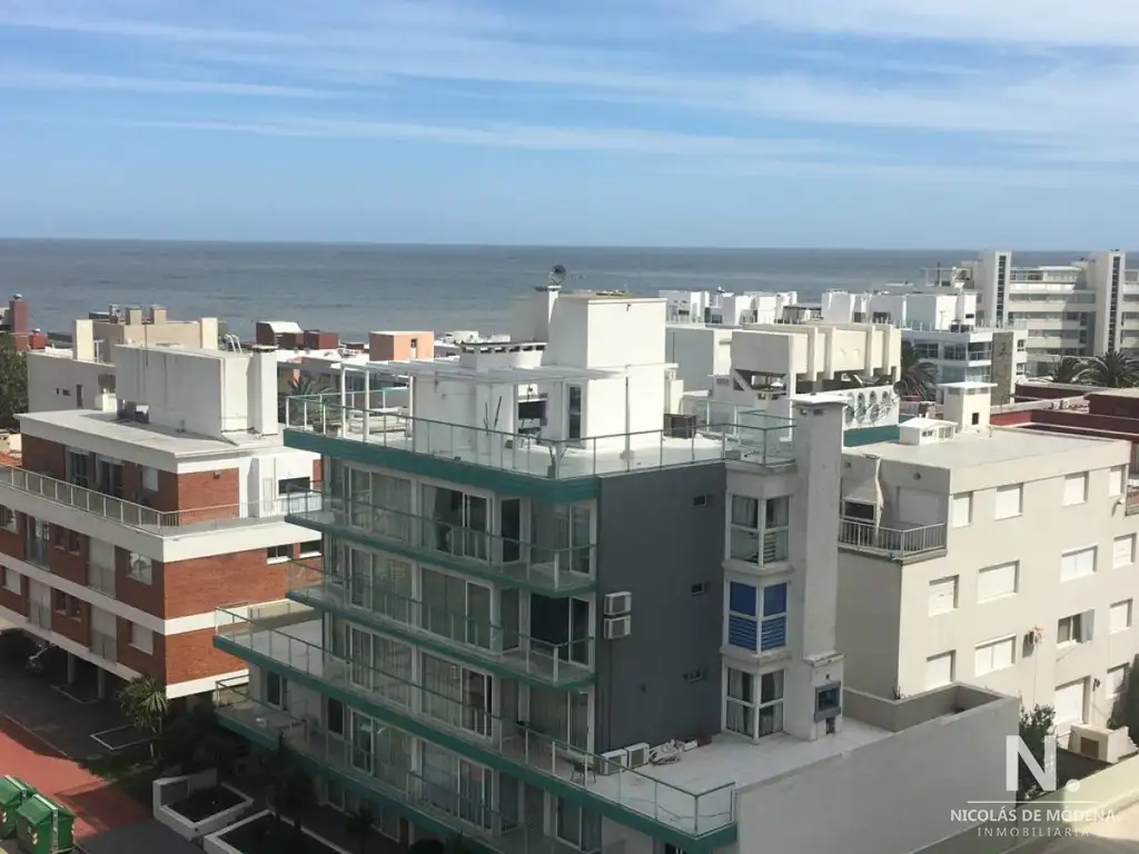 Vende apartamento de 2 dormitorios en Peninsula, Punta del Este