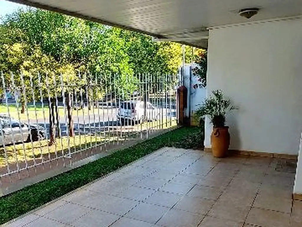 CASA EN VENTA CON HERMOSO TERRENO Y EXCELENTE UBICACION