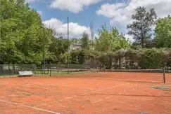 Actividades deportivas futbol, tenis, basquet en el Barrio de chacras, Farm Club