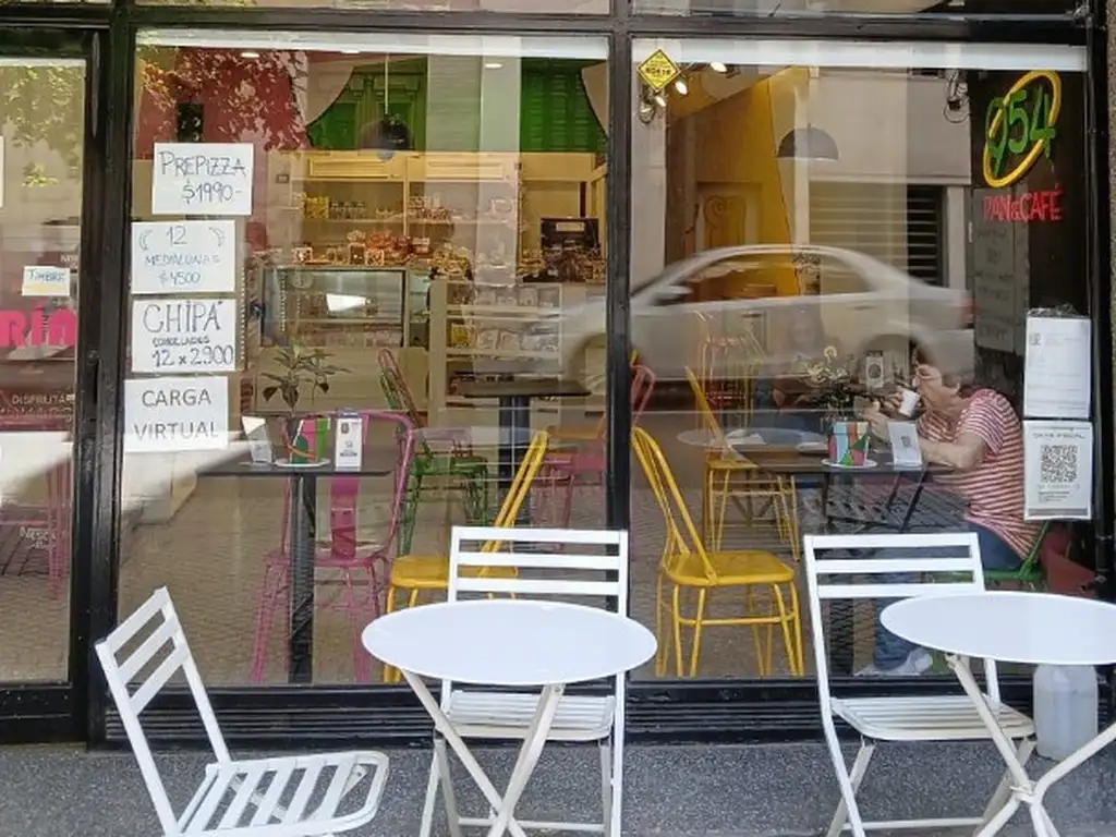 Panaderia / Cafeteria con Bar y Despacho