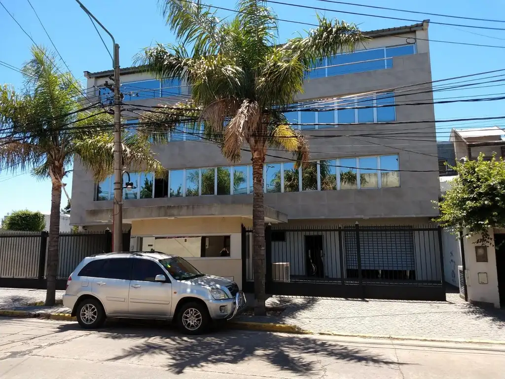 Gran edificio de oficinas. Detalles de categoría.